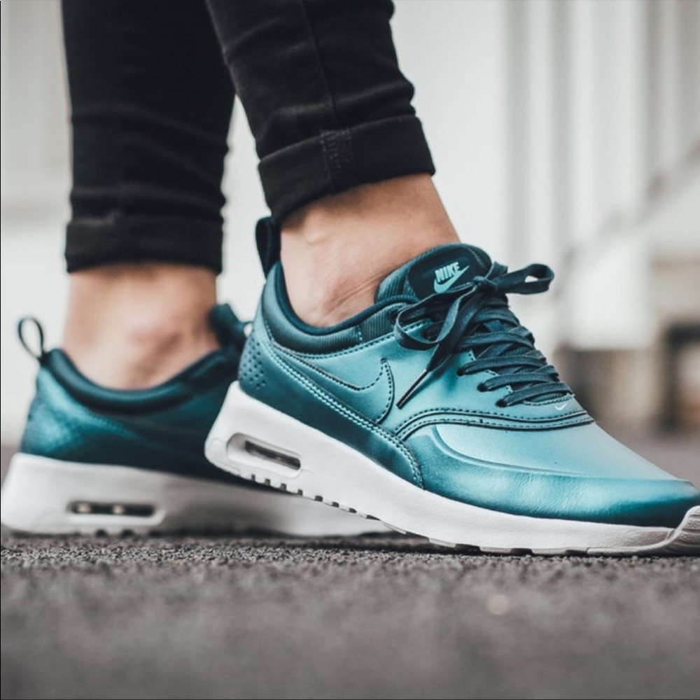 Nike Air Max Thea Size 7 Metallic Dark Sea